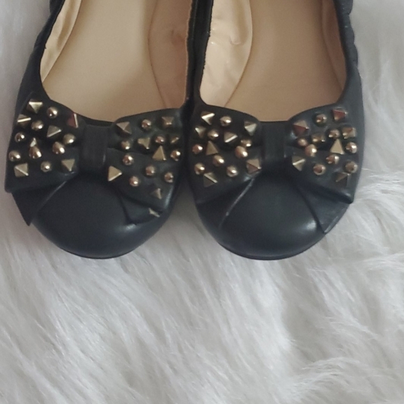 *RARE SIZE 4* Vince Camuto Studded Flats - Picture 3 of 5